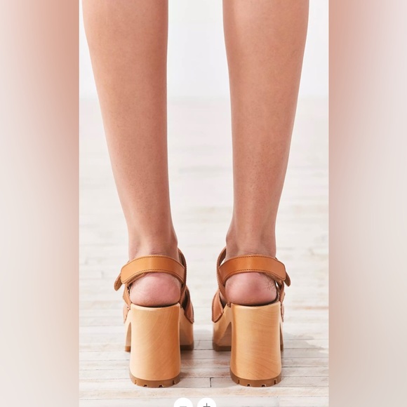 💥PRICE DROP💥 Swedish Hasbeens Velcra Heel - NIB - Picture 5 of 12